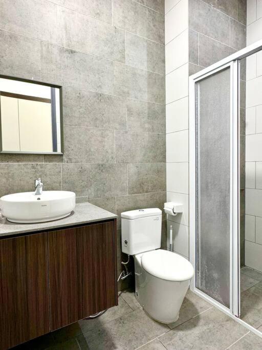 The Podium-studio-free 1 Parking-6 Pax * Kuching